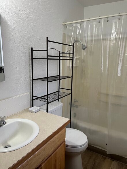 Building Photo - 703 S 9th Ave