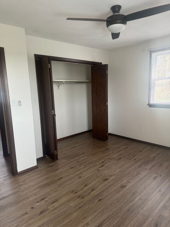 Building Photo - 3 Bedroom 1.5 bath Country Setting Home
