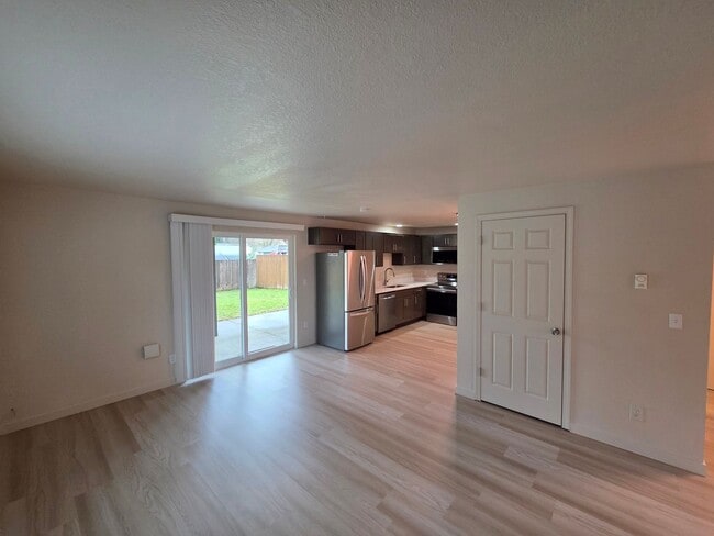 Building Photo - Newly Remodeled Two Bed One Bath Unit in the Heart of Sultan