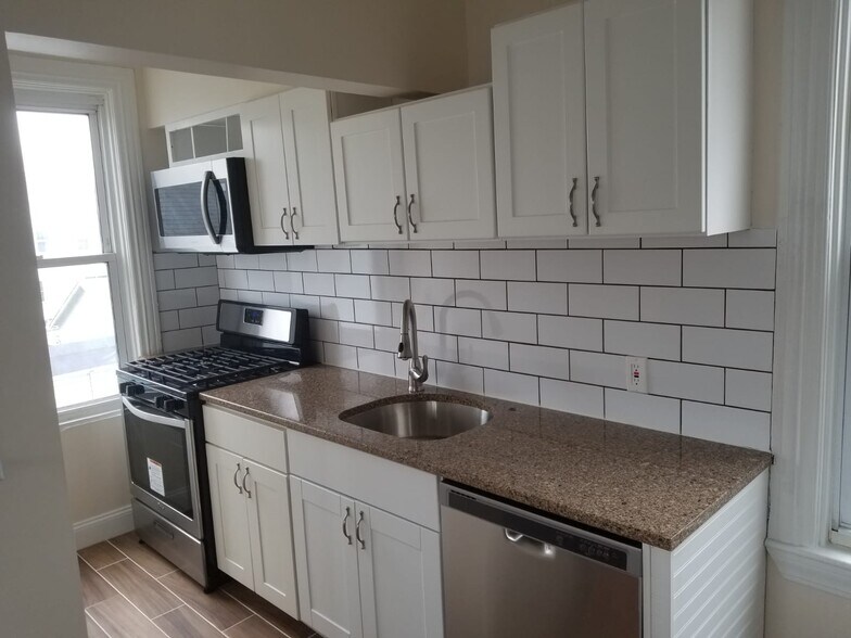 Primary Photo - 205 Waterman Ave