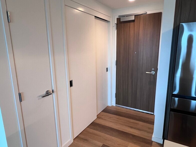 Entryway - 1515 Liona St