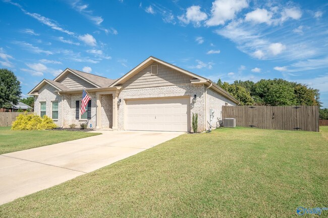 Building Photo - 117 Red Fox Wy