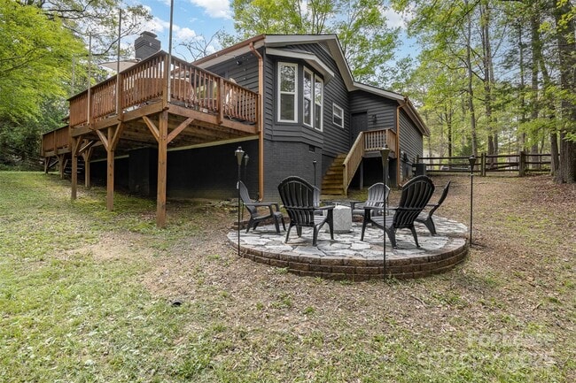 Building Photo - 6618 Lakeside Dr