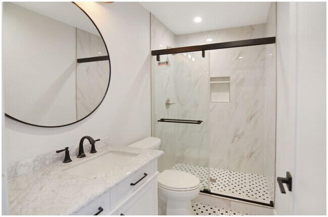 Building Photo - GORGEOUS VIEW CONDO ON THE GOLF COURSE!!!