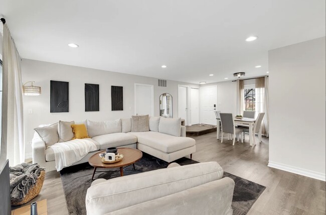 Building Photo - 379 Sandhurst Cir