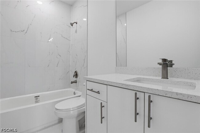 Building Photo - 723 Ivan Ave S