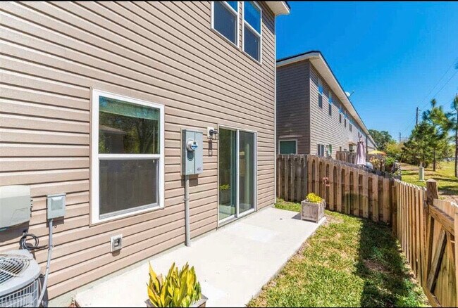 Building Photo - 126 Moultrie Village Ln