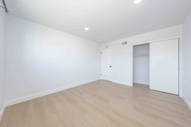 Building Photo - 8665 Trask Ave