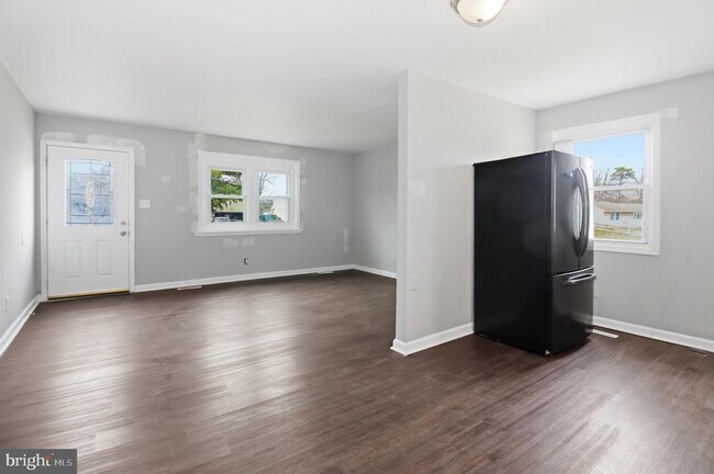 Building Photo - 4 Coville Dr