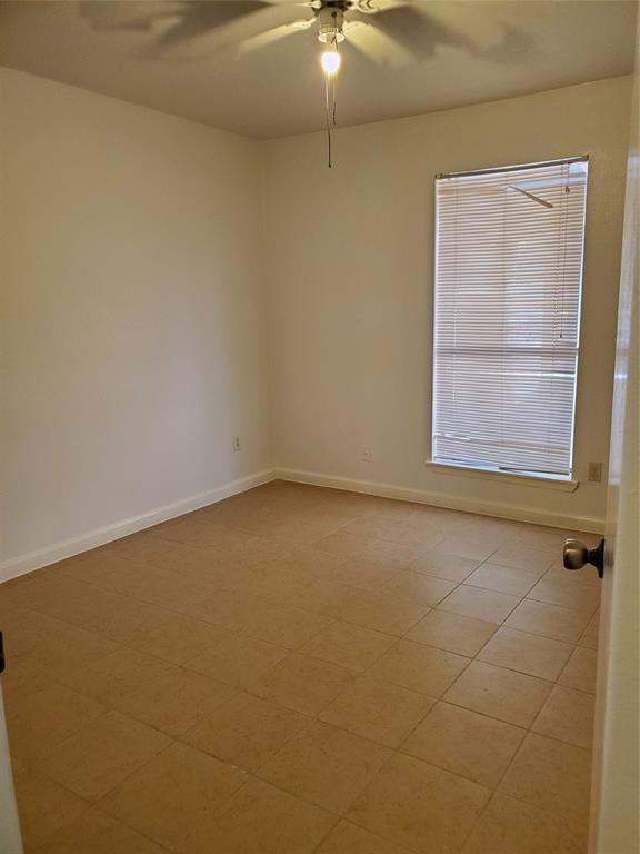 Building Photo - 8532 Maplecrest Dr