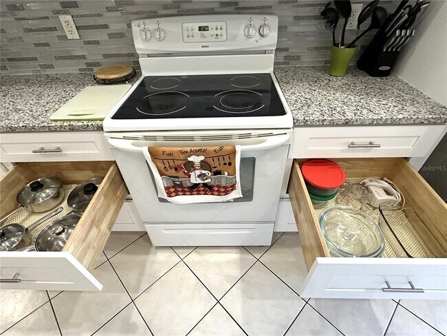 Building Photo - 16724 Rolling Green Dr