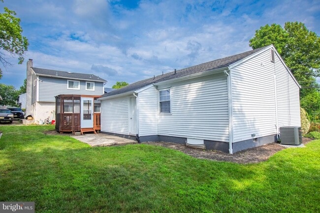 Building Photo - 6233 Magnolia Ave
