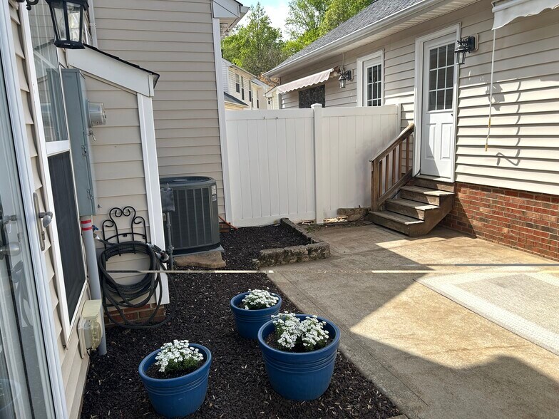 Building Photo - 19362 Makayla Ln