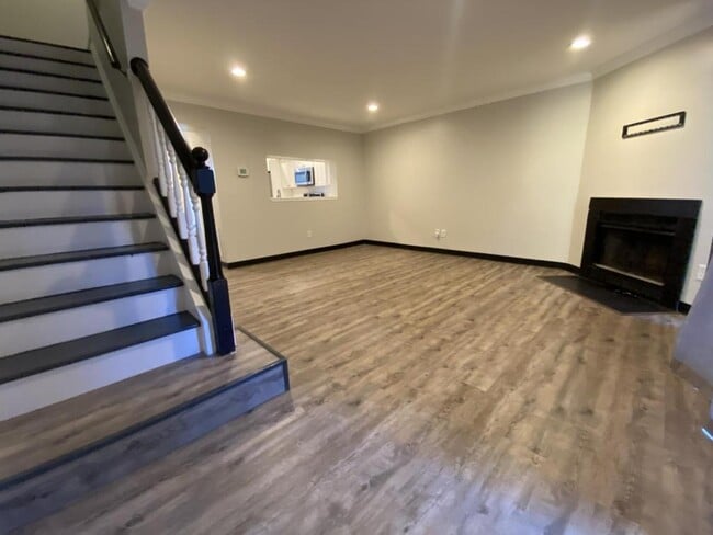 Building Photo - 1018 Dartmouth Glen Way