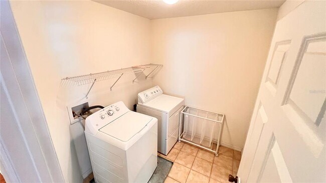 Building Photo - 3658 Oakdale Cir