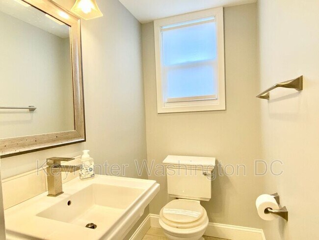 Building Photo - 5514 Chillum Pl NE