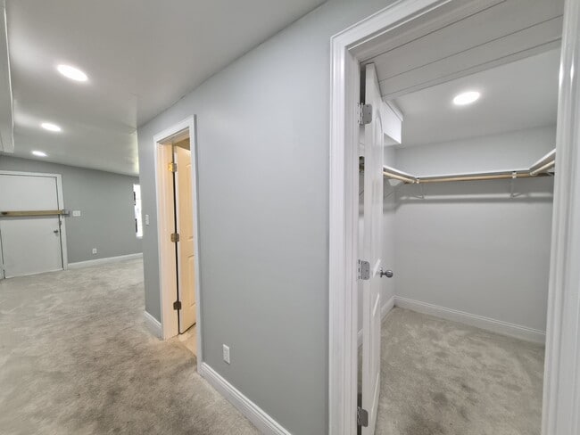 Building Photo - 3922 N Butler Ave