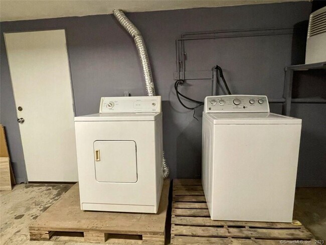 Building Photo - 114 S Washington St