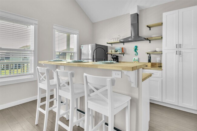 Building Photo - 1079 Cedar Ln