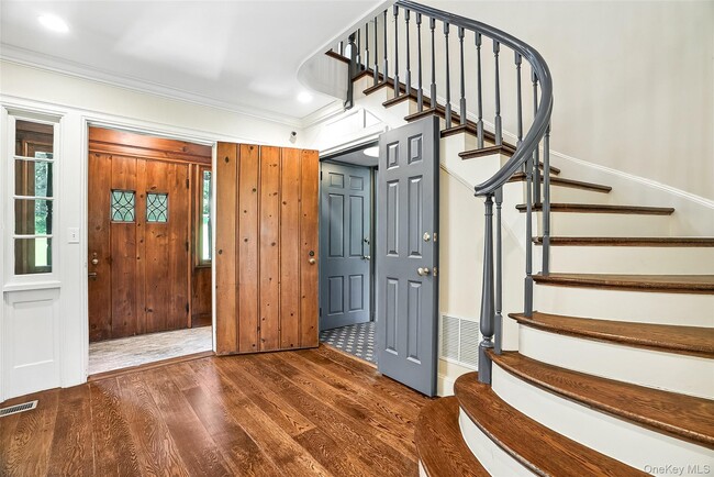 Building Photo - 6 Club Rd