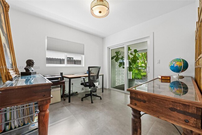 Building Photo - 7450 SW 36th St