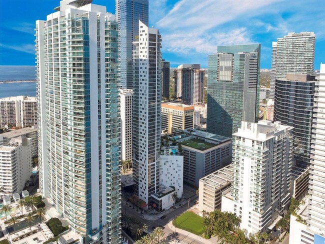 Building Photo - 1300 Brickell Bay Dr