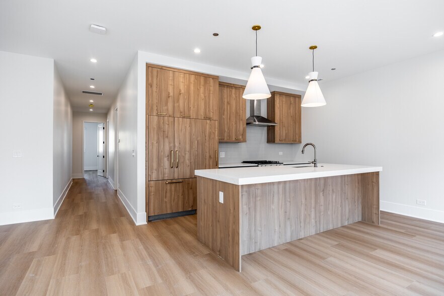 Building Photo - 1610 W Grand Ave