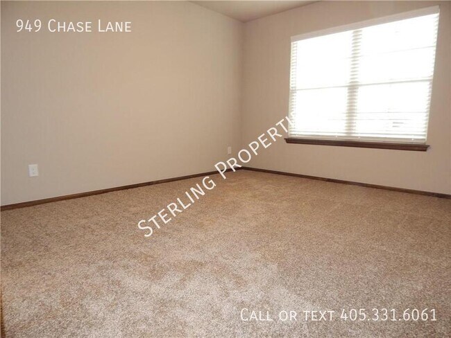 Building Photo - 949 Chase Ln