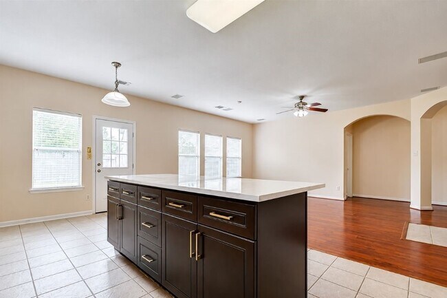 Building Photo - 5402 Rosehaven Ct