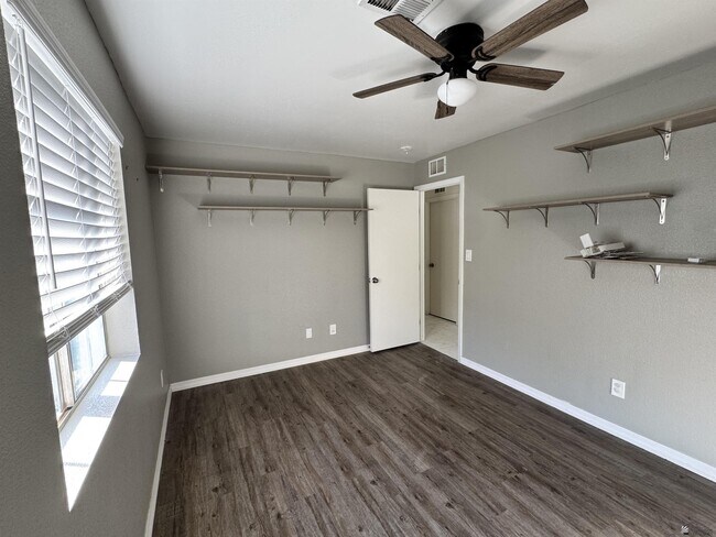 Building Photo - 726 Calle Nueva Vida