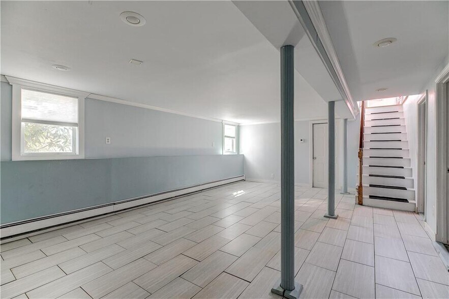 Building Photo - 76 Norseman Dr