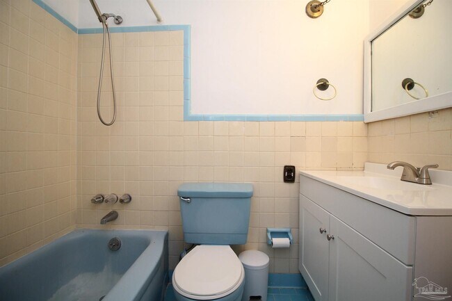 Building Photo - 3875 Arbutus Dr