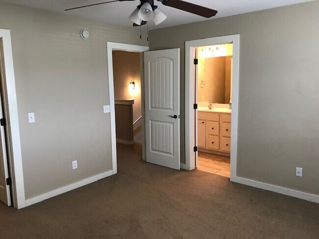 Building Photo - Maumelle Townhome