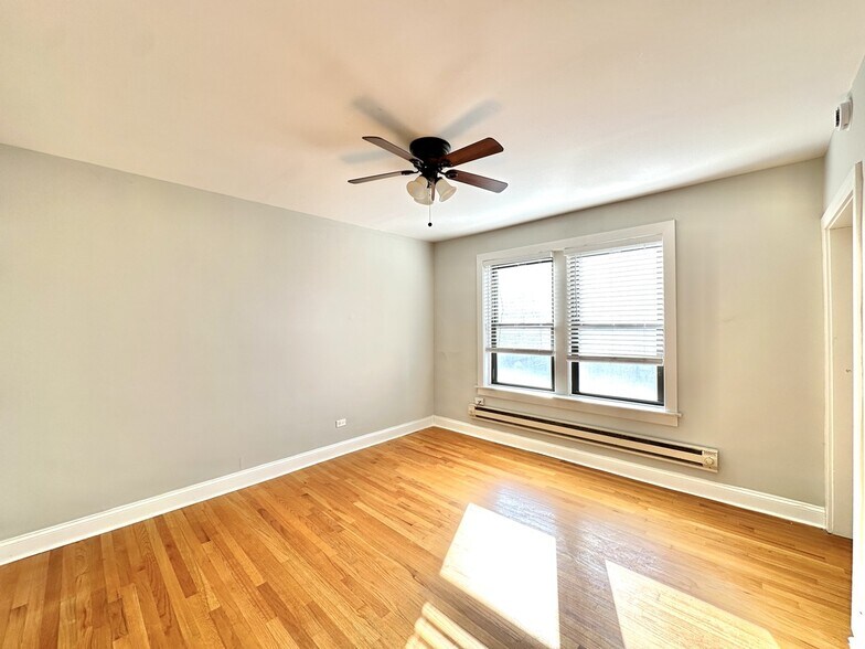 Building Photo - 627 W Patterson Ave