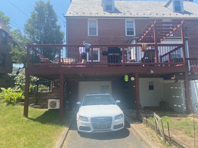 Building Photo - Stunning Mount Penn Home For Rent