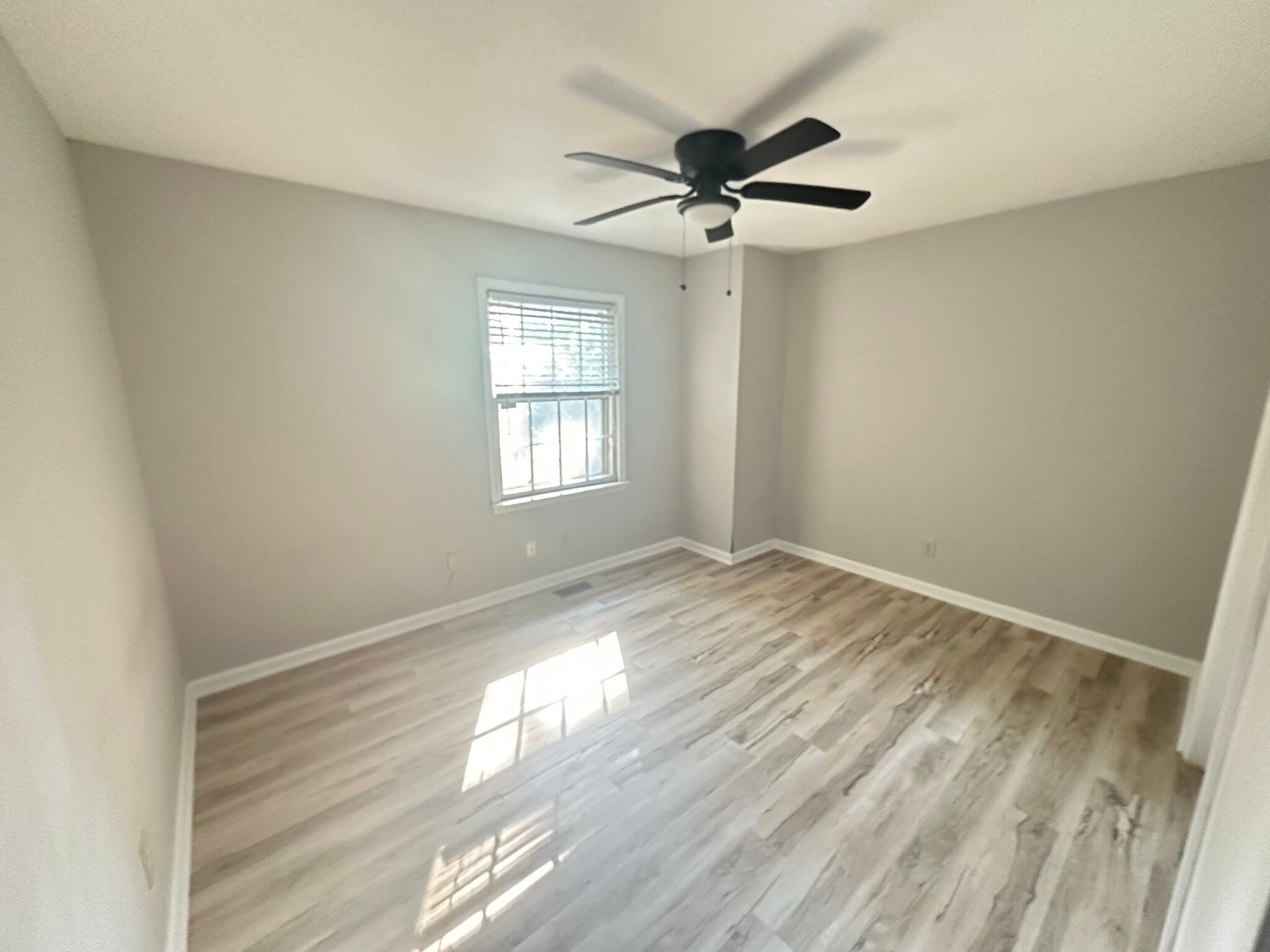 2nd bedroom - 910 Dolphin Ct