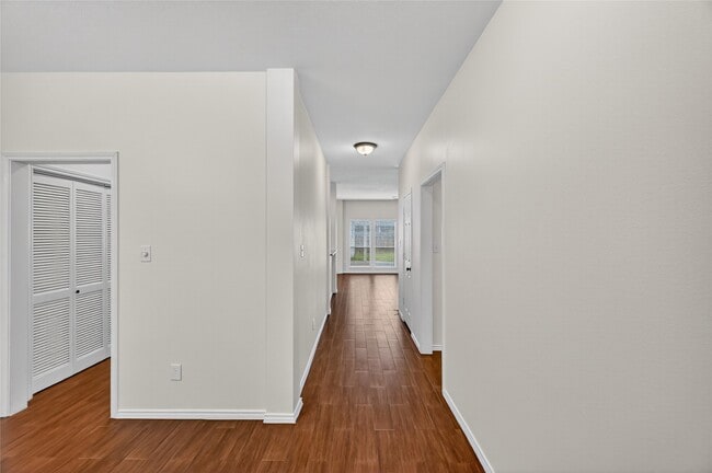 Building Photo - 4902 Lake Catherine Ct