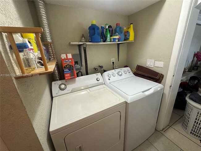 Building Photo - 7400 W 17th Ave