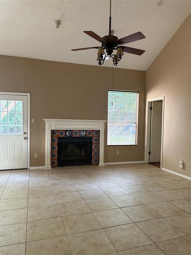 Building Photo - 2216 Quiet Wood Dr