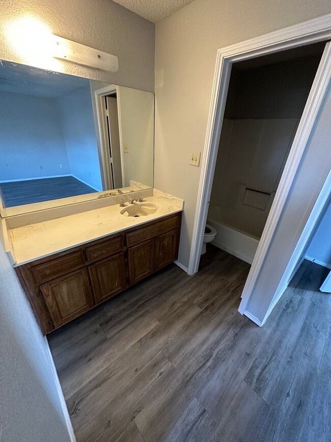 Building Photo - $500.00 OFF 1st full rent if you are ready to move NOW! Full brick 2 bed 2 bath Covered Carport a...