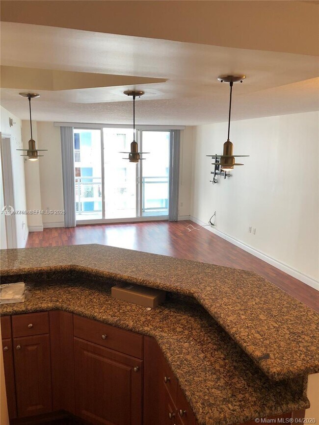 Building Photo - 6917 Collins Ave