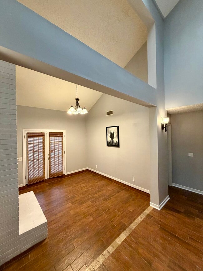 Building Photo - 1020 Mcdale Ln