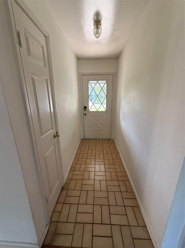 Building Photo - 16307 Framingham Cir