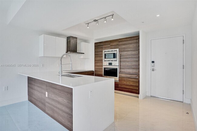 Building Photo - 301 Altara Ave