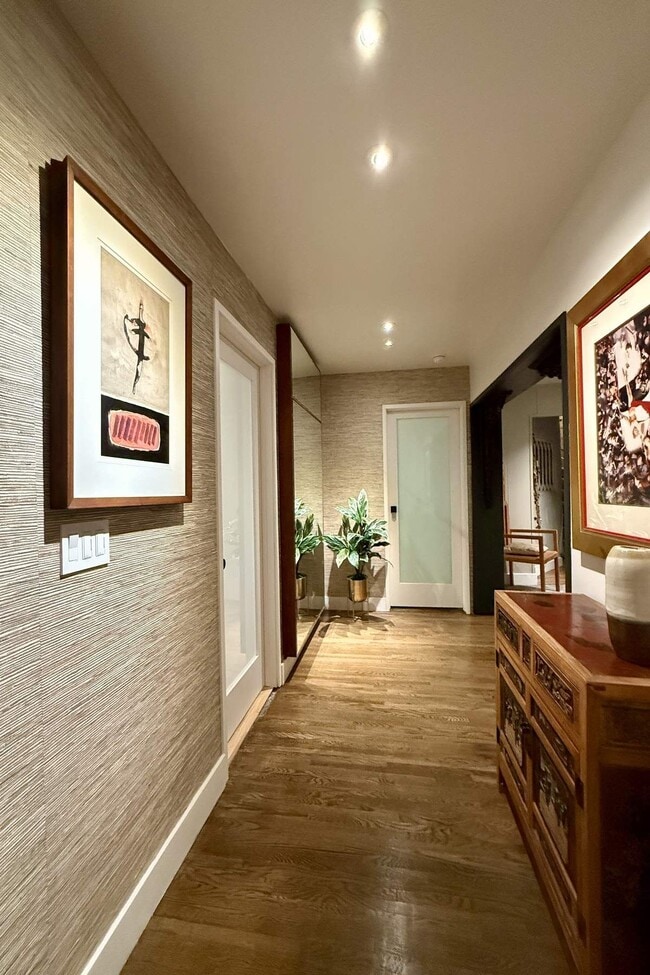 Building Photo - 2066 Glencoe Way