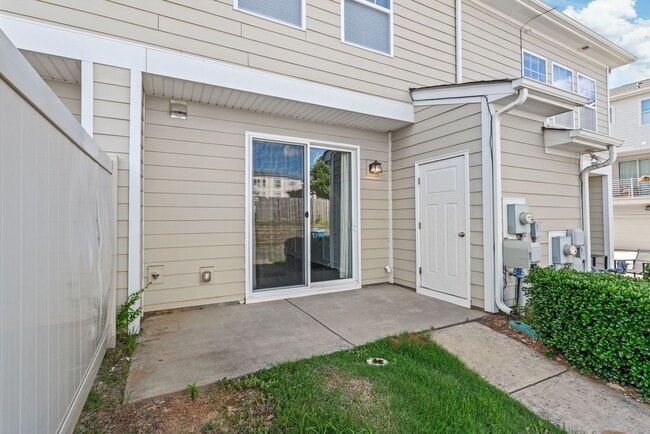 Building Photo - 2 Bedroom Townhome in Brightwalk!