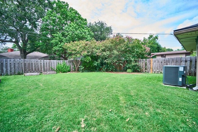 Building Photo - 5506 Dumfries Dr