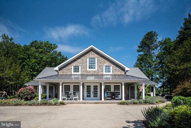 Building Photo - 11010 Southview Hl
