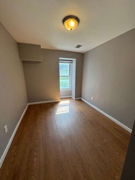 Building Photo - 53 Bates St