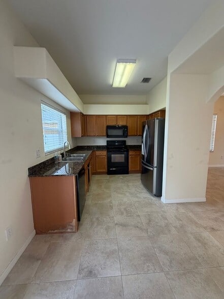 Building Photo - 31037 Baclan Dr